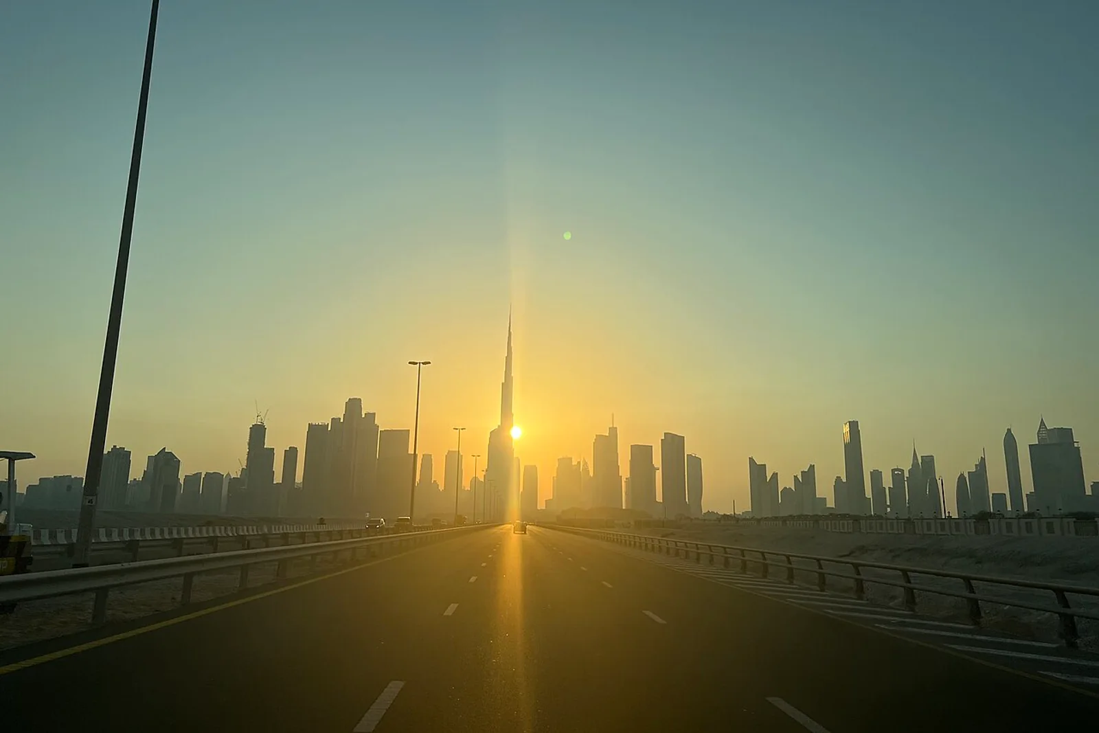 Burj Khalifa at sunset في الإمارات